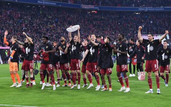 Pemain Bayern Munich meraikan kejayaan menjuarai kejuaraan Bundesliga musim ini selepas menewaskan Borussia Dortmund di Allianz Arena.