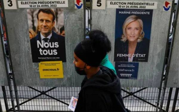 Macron mendahului dengan 9,783,058 undi atau 27.85 peratus manakala Le Pen mendapat 8,133,828 undi atau 23.15 peratus. - Foto Reuters 