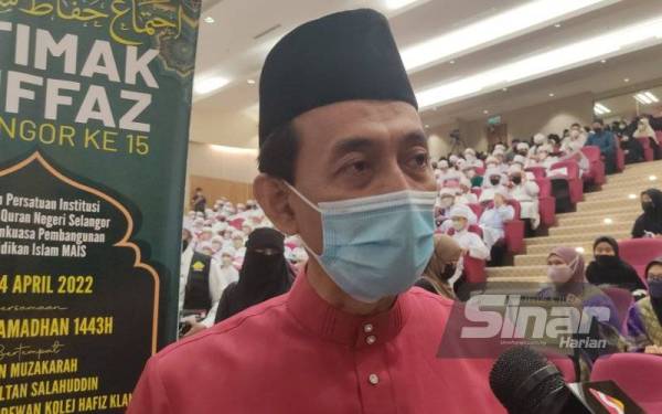 Mohd Zawawi selepas program Ijtimak Huffaz Selangor ke-15 di Dewan Muzakarah, Masjid Sultan Salahuddin Abdul Aziz Shah, di sini pada Ahad.