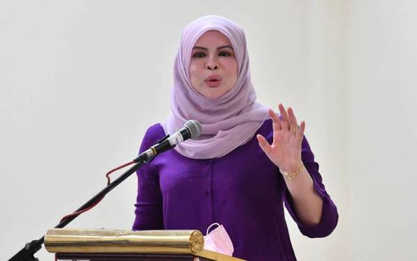 Menteri Pembangunan Wanita, Keluarga dan Masyarakat Datuk Seri Rina Mohd Harun. - Foto Bernama