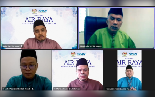 Mohd Jalaludin (tengah, bawah) dan Mohd Azizi (kiri, bawah) dalam sebuah program webinar khas bertajuk ‘Air Raya: Memastikan Kelestarian Bekalan’ secara dalam talian pada Rabu.