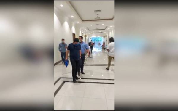 Tertuduh mengaku bersalah di Mahkamah Sesyen Khas Rasuah Kota Kinabalu.terhadap lapan pertuduhan menggunakan dokumen palsu bagi membuat tuntutan bernilai RM172,980