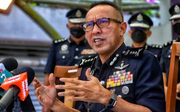 Mohd Azman pada sidang media selepas melancarkan Op Selamat 18 sempena sambutan Hari Raya Aidilfitri pada Khamis. - Foto Bernama