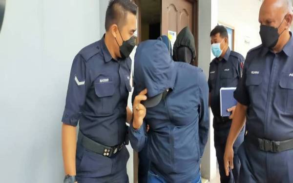 Ketiga-tiga pembantu penguat kuasa JPJ didenda RM5,000 selepas didapati bersalah menerima rasuah di Mahkamah Sesyen Ipoh pada Khamis.