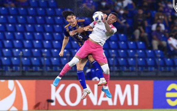 Bergson (kanan) sekali lagi menjadi taruhan JDT bagi menggempur kubu Ulsan Hyundai. - Foto FB Johor Southern Tigers