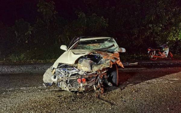 Kereta jenis Proton Wira dipandu oleh Muhamad Baijuri Mohd Shariff, 26, yang dipercayai terbabas dan masuk ke laluan bertentangan.