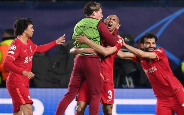 Pemain Liverpool meraikan kejayaan mara ke pentas akhir saingan UCL selepas menewaskan Villarreal 3-2 di Estadio de la Ceramica awal pagi tadi.