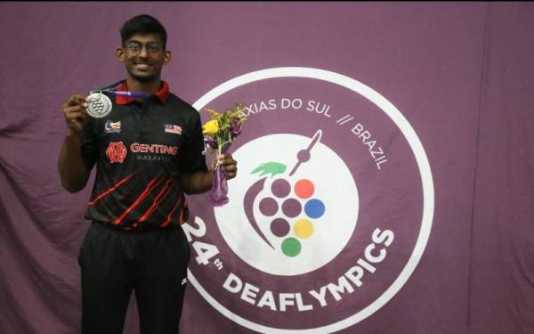 Yilamaran bersama pingat perak dimenangi dalam acara kumite 84kg di Sukan Deaflympics Caxias do Sul 2022, Brazil. - Foto KA-MSDEAF