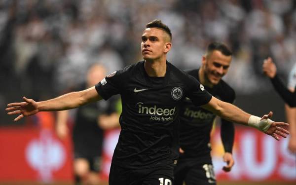 Rafael Borre penjaring gol tunggal Eintracht Frankfurt ketika berdepan West Ham United di Frankfurt. - Foto AFP