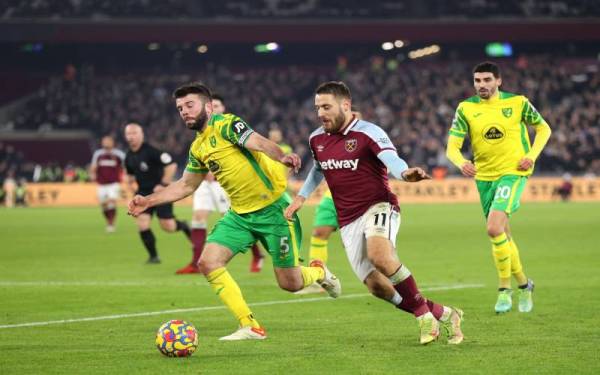 Pemain West Ham (kanan) diingatkan untuk memberikan aksi terbaik berdepan Norwich City. - Foto Getty Images