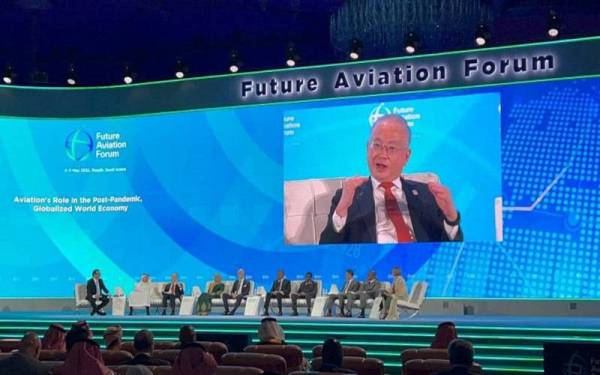 Wee Ka Siong ketika berucap di Future Aviation Forum 2022 yang berlangsung di Riyadh, Arab Saudi pada Isnin.