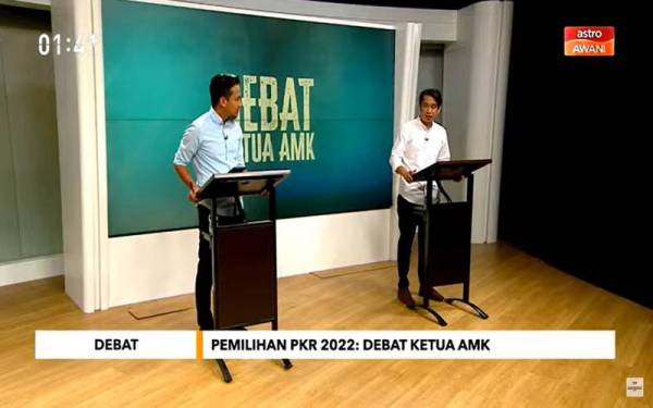 Adam Adli (kanan) dan Fahmi (kiri) dalam debat antara calon Ketua AMK yang disiarkan secara langsung di platform Astro Awani pada Selasa.