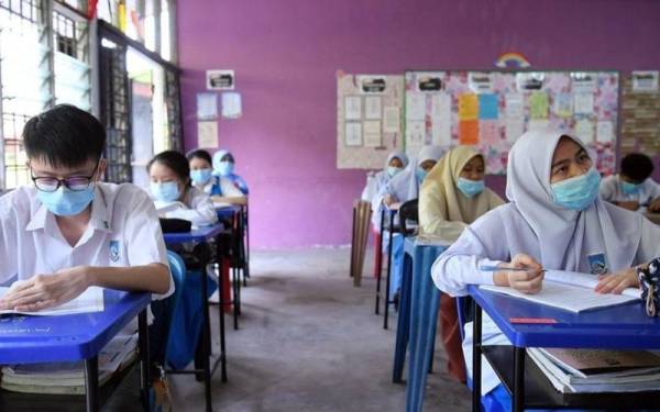 Tarikh peperiksaan Semester Tiga dan ulangan Semester Dua Sijil Tinggi Pelajaran Malaysia (STPM) 2021 masing-masing dipinda kepada tarikh baharu.