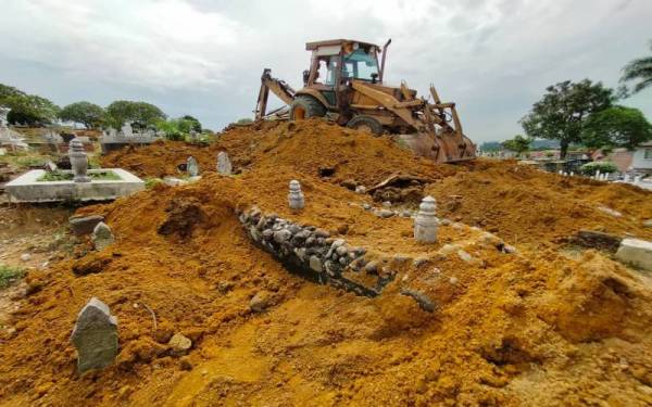 MBPJ memulakan kerja-kerja baik pulih kawasan hakisan tanah dan tanah mendap di kawasan Tanah Perkuburan Islam MBPJ Kampung Tunku pada Rabu.