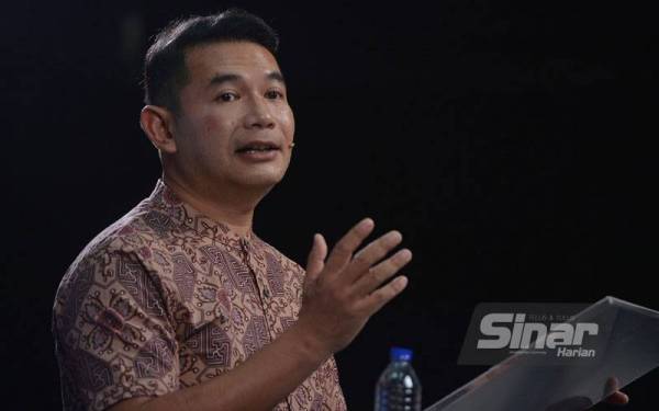 Program Berani Semuka sempena Pemilihan Parti Keadilan Rakyat (PKR) 2022 bertajuk "Siapa Layak Bersama Anwar?" menampilkan dua calon Timbalan Presiden PKR, Datuk Seri Saifuddin Nasution Ismail dan Rafizi Ramli yang berlangsung di Kompleks Karangkraf pada Rabu. - Foto SINAR HARIAN / ASRIL ASWANDI SHUKOR.