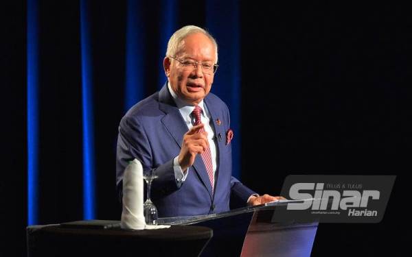 Najib semasa program Debat Perdana yang disiarkan langsung dari Pusat Pelancongan Malaysia (MATIC) pada Khamis.