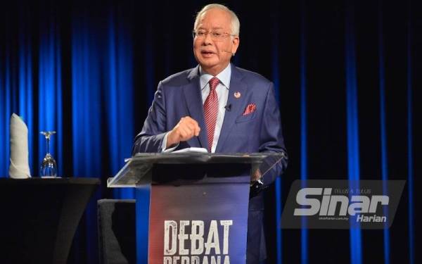 Najib semasa program Debat Perdana yang disiarkan langsung dari Pusat Pelancongan Malaysia (MATIC) pada Khamis. - FOTO SINAR HARIAN/ROSLI TALIB