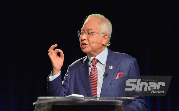 Najib semasa program Debat Perdana yang disiarkan langsung dari Pusat Pelancongan Malaysia (MATIC) pada Khamis.
