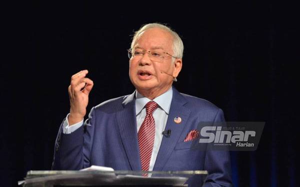 Najib pada program Debat Perdana yang julung kali menampilkannya bersama Ketua Pembangkang, Datuk Seri Anwar Ibrahim dan disiarkan secara langsung dari Pusat Pelancongan Malaysia (MATIC) pada Khamis.