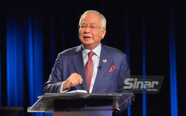 Najib pada program Debat Perdana yang julung kali menampilkannya bersama Ketua Pembangkang, Datuk Seri Anwar Ibrahim dan disiarkan secara langsung dari Pusat Pelancongan Malaysia (MATIC) pada Khamis.