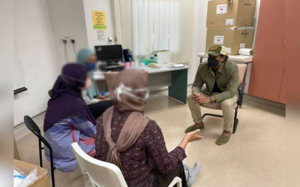 Khairy bertemu dengan doktor pelatih Hospital Selayang pada pagi Jumaat