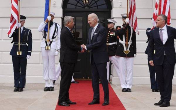 Ketibaan Perdana Menteri, Datuk Seri Ismail Sabri Yaakob di Rumah Putih, Washington DC disambut mesra oleh Presiden Amerika Syarikat (AS), Joe Biden malam Khamis (Jumaat di Malaysia).