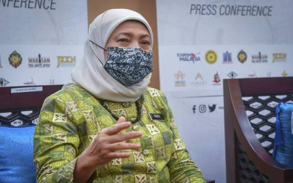 Nancy Shukri. - Foto fail: Bernama