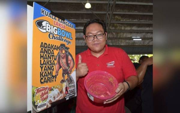 Muhammad Anuar berjaya menghabiskan sekilogram laksa dalam tempoh enam minit pada Cabaran 'big bowl' Laksa di Kuala Kangsar.