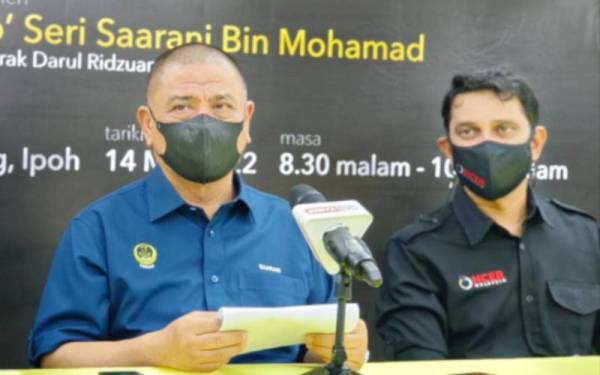 Saarani (kiri) pada sidang media selepas merasmikan projek Pelancongan Warisan Ipoh di Padang Ipoh di sini pada Sabtu.