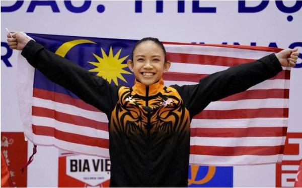 Atlet gimnastik negara, Rachel Yeoh Li Wen ketika beraksi pada Sukan SEA 2021 di Hanoi. - Foto REUTERS.