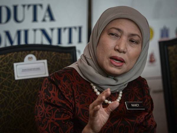 Nancy Shukri - Foto Bernama