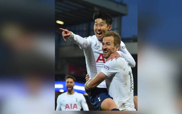 Kane (kanan) dan Heung-Min disifatkan semakin menyerlah sejak kehadiran Conte di Tottenham Hotspur. - Foto AFP