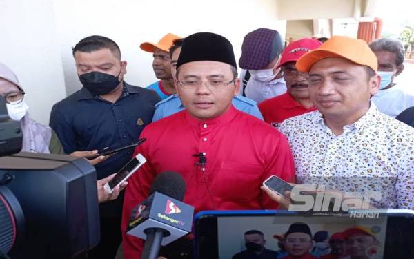 Amirudin ditemui pemberita ketika meninjau perjalanan Pemilihan PKR Cabang Gombak di Dewan Beringin Seri Gombak pada Sabtu.