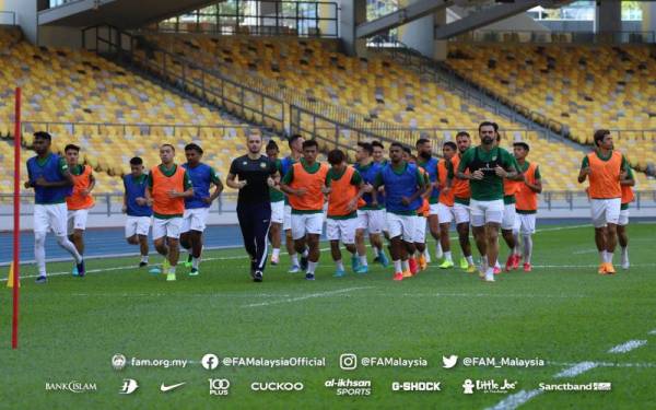 Barisan pemain Harimau Malaya menjalani latihan di Stadium Nasional, Bukit Jalil baru-baru ini. Foto: FB FAM