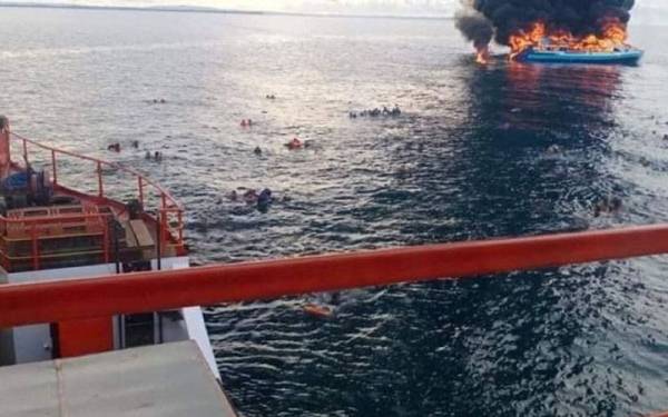 Feri Mercraft 2 terbakar tidak jauh dari pelabuhan Real, Quezon pada Isnin.
- Foto M/V Calucin RoRo Captain