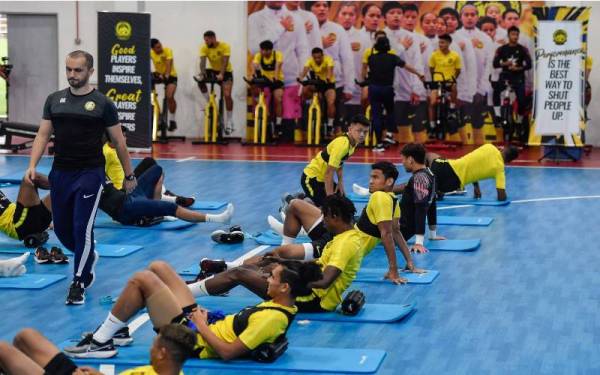 Pemain bola sepak Harimau Malaya ketika menjalani Kem Latihan Pusat Skuad Kebangsaan di Wisma FAM, pada Isnin. - Foto Bernama 