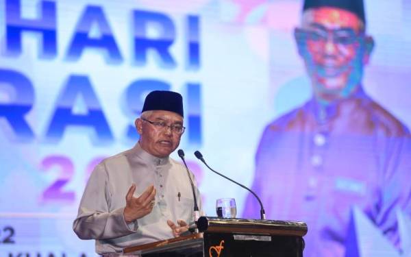 Noh berucap ketika menghadiri Majlis Pra-Pelancaran Sambutan Hari Koperasi Negara, Pelancaran Pelan Strategik Suruhanjaya Koperasi Malaysia (PS SKM 2021-2025) dan Ramah Mesra Gerakan Koperasi di Dewan Perdana Felda pada Selasa. - Foto Bernama