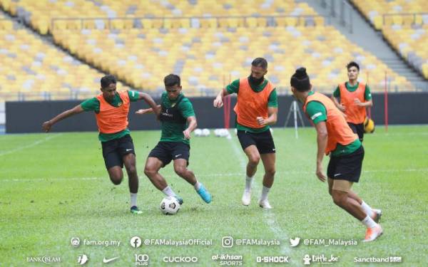 Safawi bersama rakan sepasukan Harimau Malaya ketika menjalani latihan menjelang aksi pusingan kelayakan Piala Asia 2023 di Stadium Nasional Bukit Jalil, bulan depan.