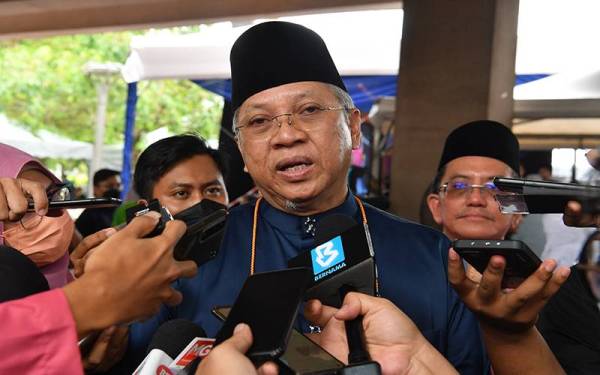 Annuar ketika sidang media pada sambutan Hari Raya Aidilfitri (K-KOMM) dan Majlis Sekalung Budi Pengamal Media, Penggiat Seni dan Industri Kreatif di Dataran Gemilang hari ini. Foto Bernama