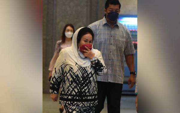 Rosmah gagal dalam usaha terakhir untuk batalkan perbicaraan kes rasuahnya berkaitan projek solar hibrid dan untuk menggugurkan Datuk Seri Gopal Sri Ram daripada menjadi ketua pasukan pendakwaan dalam kes tersebut. - Foto Bernama