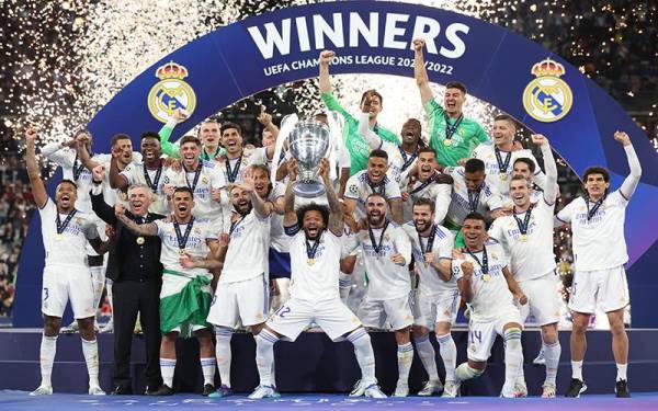 Pemain-pemain Real Madrid meraikan kejayaan menjuarai Liga Juara-Juara selepas menjinakkan Liverpool dalam perlawanan akhir di Paris.