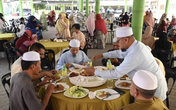 Majlis Sambutan Aidilfitri Alumni Darul Anuar 2022 yang dimeriahkan dengan 500 tetamu terdiri daripada alumni SMU (A) Darul Anuar Pulau Melaka. Foto: Ihsan SMU (A) Darul Anuar Pulau Melaka