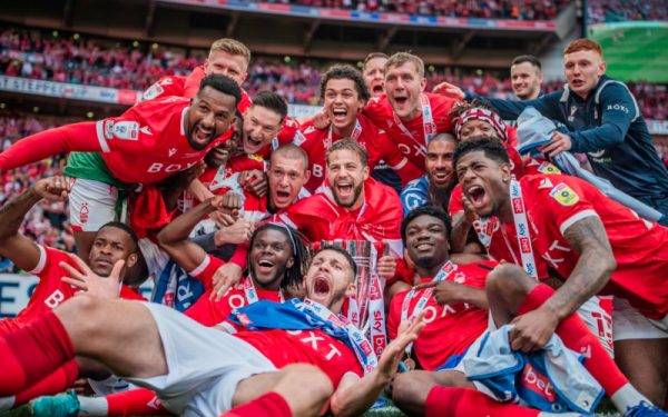 Pemain Nottingham Forest meraikan kejayaan kembali ke EPL musim depan selepas mengatasi Huddersfield di Stadium Wembley.