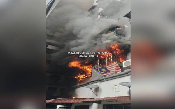 Satu unit rumah di sebuah apartment terbakar pada Selasa. Foto: JBPM Kuala Lumpur.