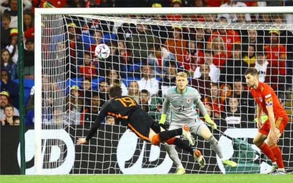 Weghorst menanduk masuk gol kemenangan Belanda ketika perlawanan menentang Wales di Stadium Cardiff awal pagi Khanis.