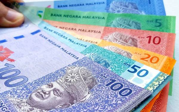 Ringgit dibuka lebih rendah berbanding dolar AS hari ini. - Gambar hiasan