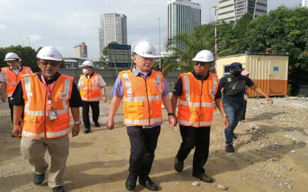 Ka Siong melakukan lawatan mengejut di tapak projek RTS Link Johor Bahru-Singapura di Bukit Chagar, Johor Bahru pada Sabtu.