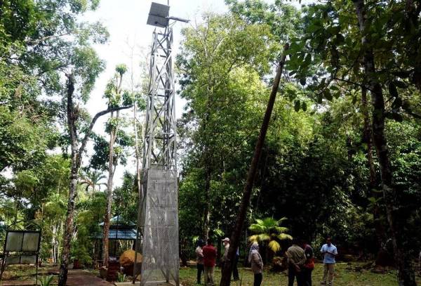 Menara sistem amaran awal aliran puing yang dikenali sebagai EWS berteknologi Jepun dipasang di Titi Hayun, Gunung Jerai beroperasi sejak Februari lalu.