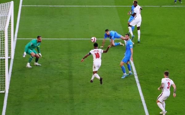 Antara aksi perlawanan England menentang Itali yang berakhir dengan keputusan seri tanpa jaringan di Stadium Mollineux awal pagi tadi.