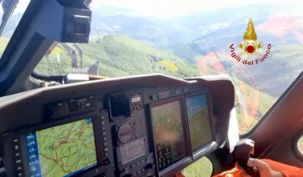 Pihak berkuasa Itali telah menjalankan operasi mencari bagi mengesan helikopter dan penumpangnya sejak Khamis. - Foto REUTERS